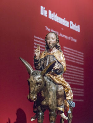 Germanischen Nationalmuseum, Nürnberg Raumaufnahmen Helden Märtyrer Heilige, Christus auf dem Palmesel von einem Schüler des Veit Stoß, entstanden 1505, eine Dauerleihgabe der Museen der Stadt Nürnberg