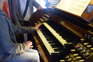 An der Orgel in St. Elisabeth