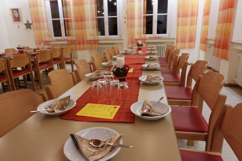 Adventsmarkt der Kolpingsfamilie Der vorbereitete Saal für das Adventsessen (C) Kolpingsfamilie Nürnberg / St.Elisabeth